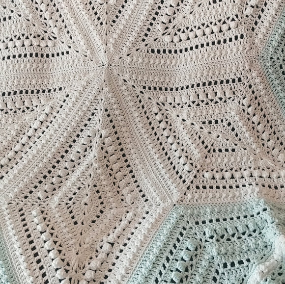 Crocheted 6 point diamond throw/blanket white/blue - Picture 4 of 7